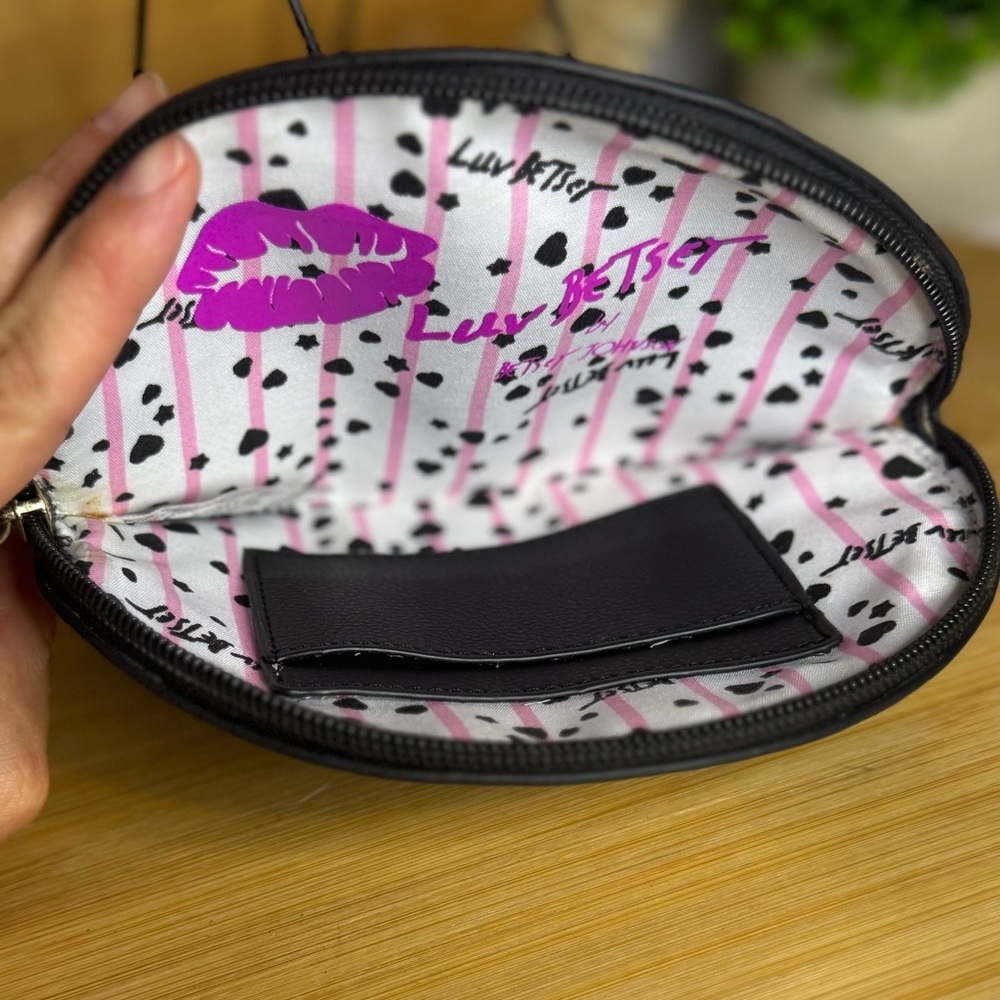 Betsey Johnson Dog Face Shaped Wristlet, Luv Betsey product line, Rare - Picture 3 of 6